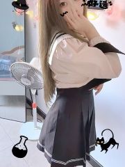 一线天白虎粉嫩鲍鱼小妹妹