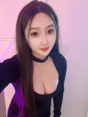 宝山肤白丰满的倩倩