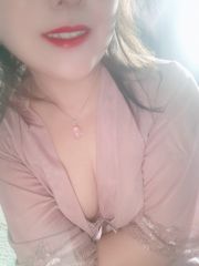 湖塘多情美少妇